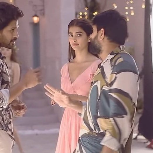 alluabhi123's tweet photo. #ButtaBomma #PoojaHegde #PushpaRaj #AVPLTrendOnJan11th #AVPLTrendDay #AVPL 
#Thalapathy65 @bunnyarmy_ https://t.co/7FMoFvIkrw