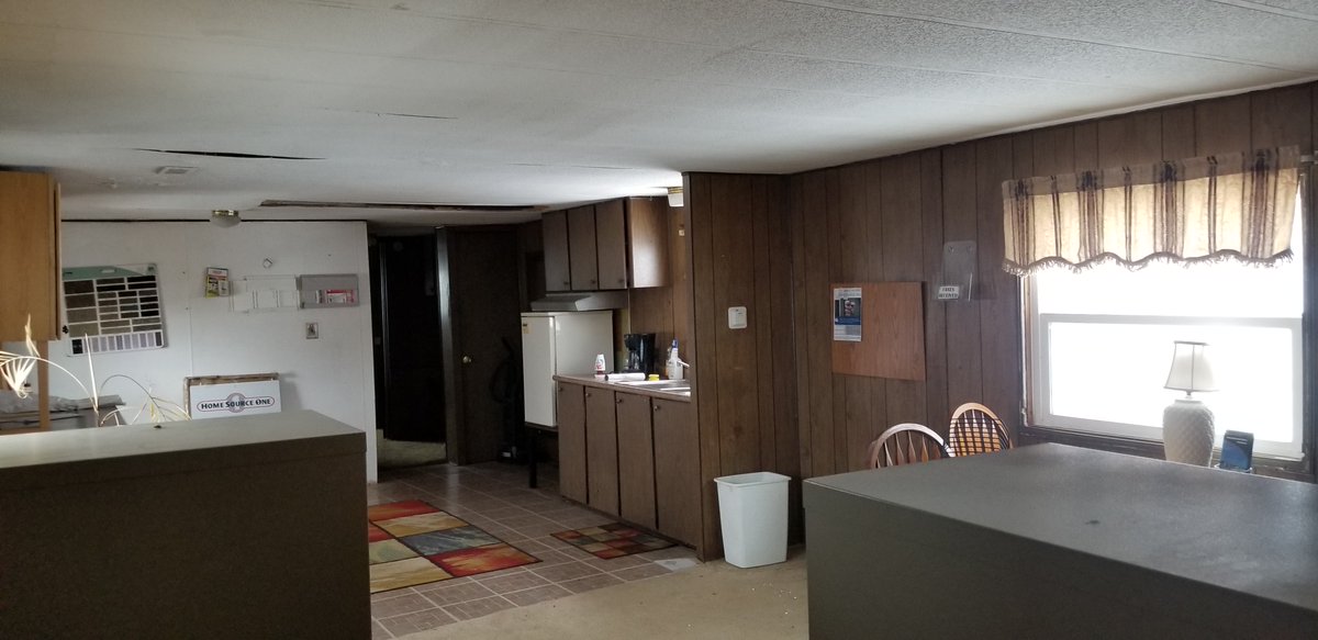 _officialadg's tweet photo. Our featured home of the week is a 3 bed, 1 bath home located in Fall River, WI. This is a perfect lot for anyone who isn't afraid of a little work to make the home completely their own! Features an attached deck and a storage shed. Please call 920-484-3353 for more information. https://t.co/OO5eDz48Ju