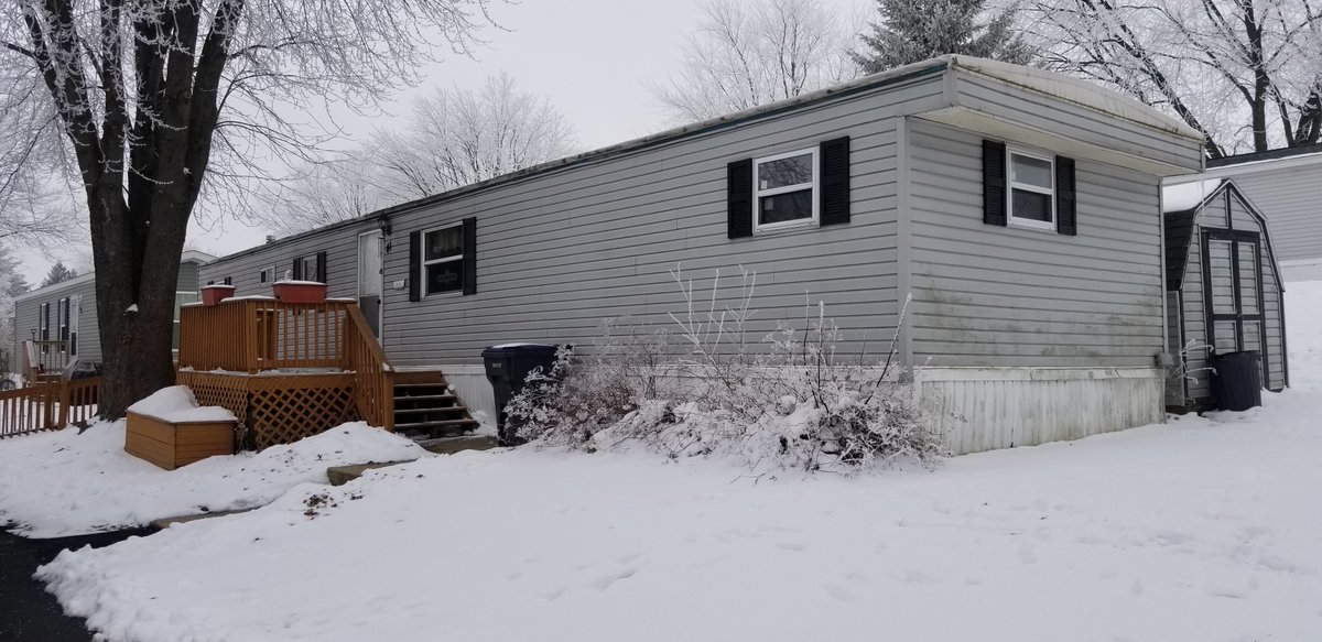 _officialadg's tweet photo. Our featured home of the week is a 3 bed, 1 bath home located in Fall River, WI. This is a perfect lot for anyone who isn't afraid of a little work to make the home completely their own! Features an attached deck and a storage shed. Please call 920-484-3353 for more information. https://t.co/OO5eDz48Ju