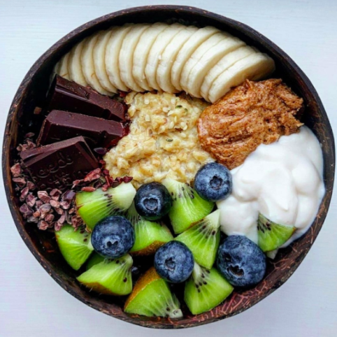 seedandbean's tweet photo. The days may be dark and dreary, but a bright &amp; chocolatey #breakfast can make it better. Porridge topped with banana, kiwi, blueberries, @yumellofoods almond butter, @nush_foods almond yogurt, cocoa nibs &amp; Chilli &amp; Lime Dark #Chocolate. https://t.co/cTa7xG3uvK - yum. #Veganuary https://t.co/zBu9XBzm0Y
