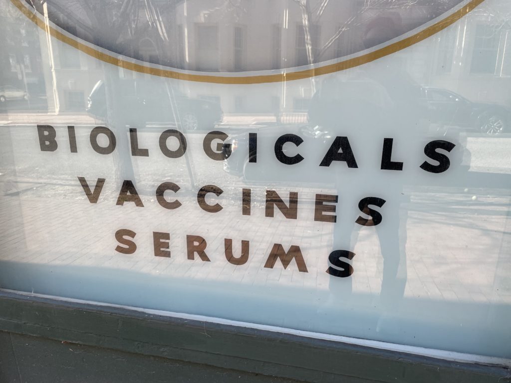 "beginning today, DC residents aged 65 and older are able to make an appointment to get the COVID-19 vaccine" popville.com/2021/01/dc-res…