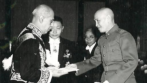 10/ One of the most interesting sources is the testament of Mehdi Farrokh, an Iranian statesman and diplomat best known for his political memoirs and writings on Afghanistan. He was ambassador to China briefly in 1948-1949, and saw the revolution first-hand from Nanjing.