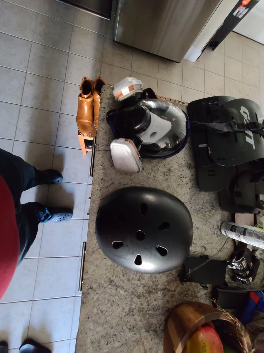 This is my handy dandy true personal protection gear. This face mask is about 55 dollars on Amazon, its the JJKK respirator  @magpiekilljoy talks in her gas and goggles episode. Highly reccomend the whole series. Lots to absorb and take away. 10/  https://open.spotify.com/episode/34OtvWWk95CBcCWkNPSSCq?si=gbBjLKqYTlaXPL7nOiwVjw