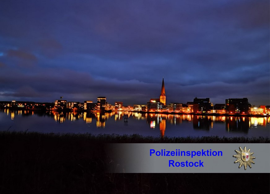 Heute Abend finden nach derzeitigem Erkenntnisstand 3 angemeldete #Versammlung|en im #Rostock|er Innenstadtbereich statt.

Versammlungsteilnehmer(innen) halten sich bitte an alle Auflagen.

Verkehrsteilnehmer(innen) müssen mit temporären Verkehrseinschränkungen rechnen.

#hro1101
