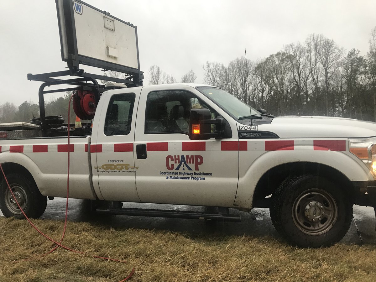 511Georgia's tweet photo. We 💙 this: 
On Christmas Eve🎄, a Georgia couple was traveling back from an RV trip when a tire blew out. While wondering what to do, a @GADeptofTrans CHAMP truck pulled up just in time &amp; resolved the situation. The couple referred to the Operator as their "Christmas Angel." ☺️ https://t.co/9Tbuph9lVo