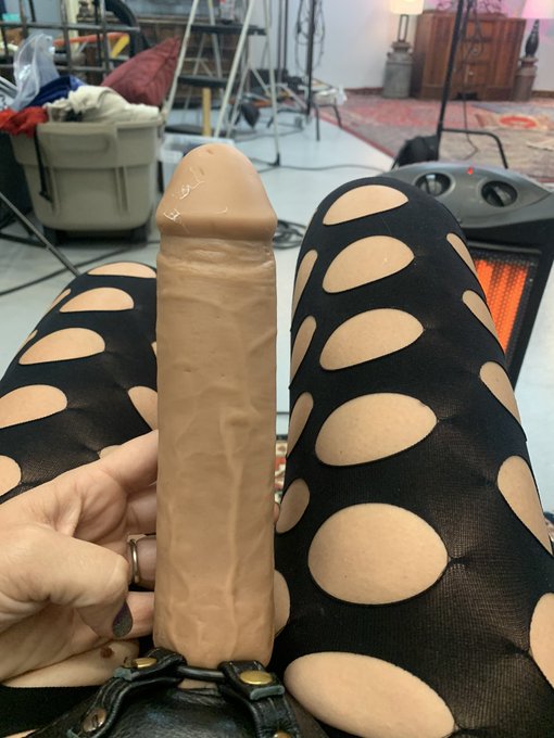 I got to bury that huge cock yesterday in such a tight ass. Don&rsquo;t you wish it was yours? I just love<a href="/tag/bignaturalboobs"class="tags"><span>#bignaturalboobs</span></a><a href="/tag/firstphotoinawhile"class="tags"><span>#firstphotoinawhile</span></a>