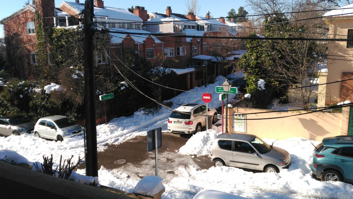 crisalvap's tweet image. Por favor estamos incomunivados en calle García Treviño en Aravaca @MADRID @Lineamadrid #NevadaEnMadrid @IdiazAyuso #distritoaravacamoncloa @MoncloaAravaca Abandonados!!!!