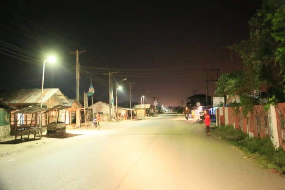 SOLAR STREET LIGHTS: AGBARHAInstallation of solar street lights in Agbarha town, Ughelli North Local Government Area of Delta State.