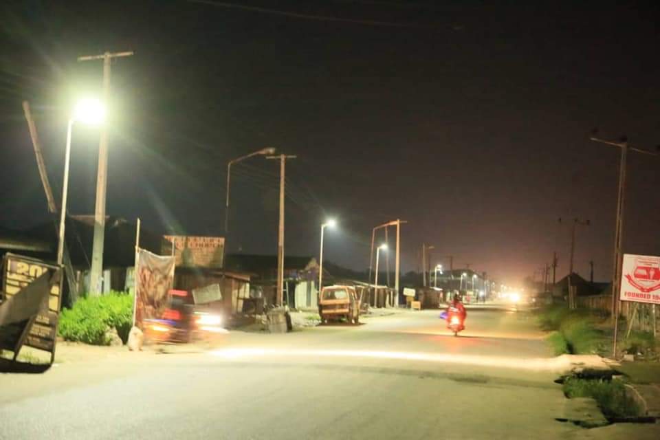 SOLAR STREET LIGHTS: AGBARHAInstallation of solar street lights in Agbarha town, Ughelli North Local Government Area of Delta State.