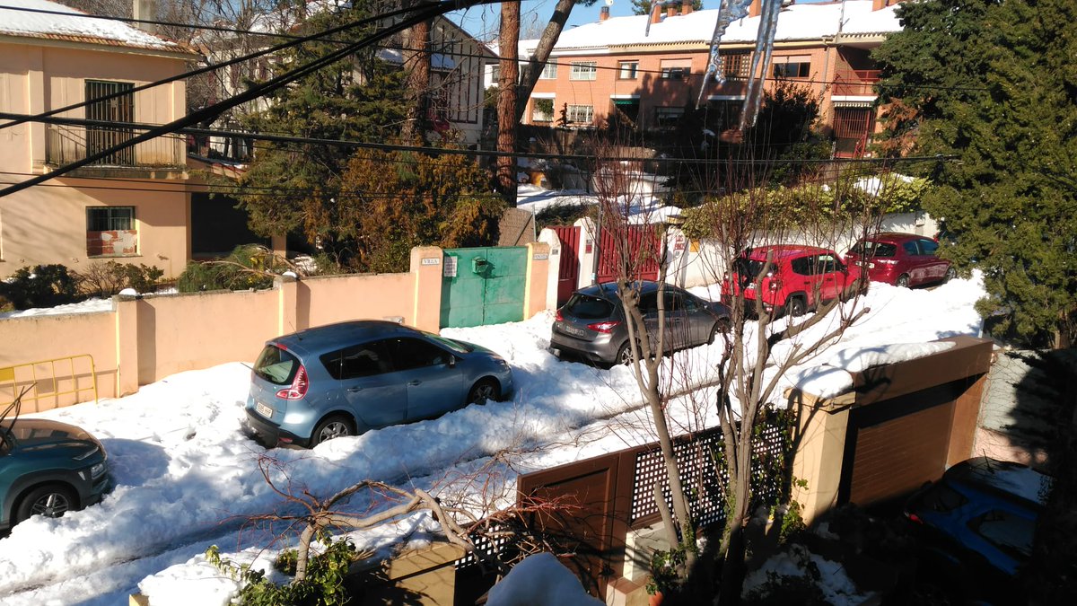 crisalvap's tweet image. Por favor estamos incomunivados en calle García Treviño en Aravaca @MADRID @Lineamadrid #NevadaEnMadrid @IdiazAyuso #distritoaravacamoncloa @MoncloaAravaca Abandonados!!!!