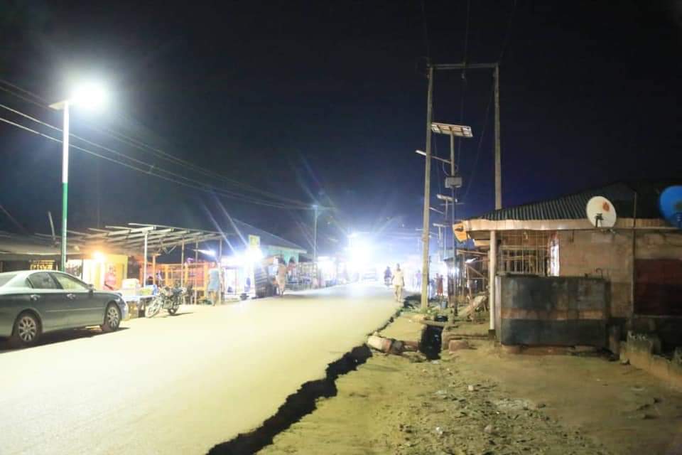 SOLAR STREET LIGHTS: EKUInstallation of solar street lights in Eku, Ethiope East Local Government Area of Delta State.
