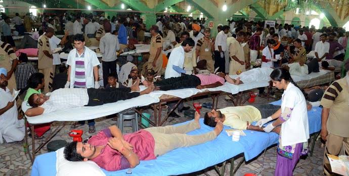 Alpa777a's tweet photo. whenever you  donet blood  u get real happiness 
#blooddonation
#donatebloodsavelives
#truebloodpump
#bereallifehero
#saintdrmsg
#derasachasauda volunteer  donet blood  with the inspiration of 
#saintdrgurmeetramrahimji nd achieve happiness  from god. https://t.co/73oZUSknt7