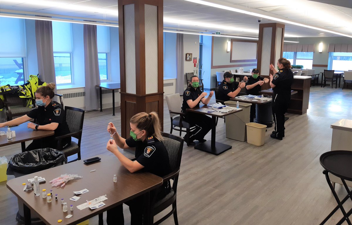 OttawaParamedic's tweet photo. Between Jan. 8th and 10th, our paramedics have administered over 1000 #COVID19 vaccines to residents, staff members and essential care givers at six local long-term care homes!
From preparation to administration, we are there to make a difference.
#CollaborativeEfforts https://t.co/hGlZpOxRy5