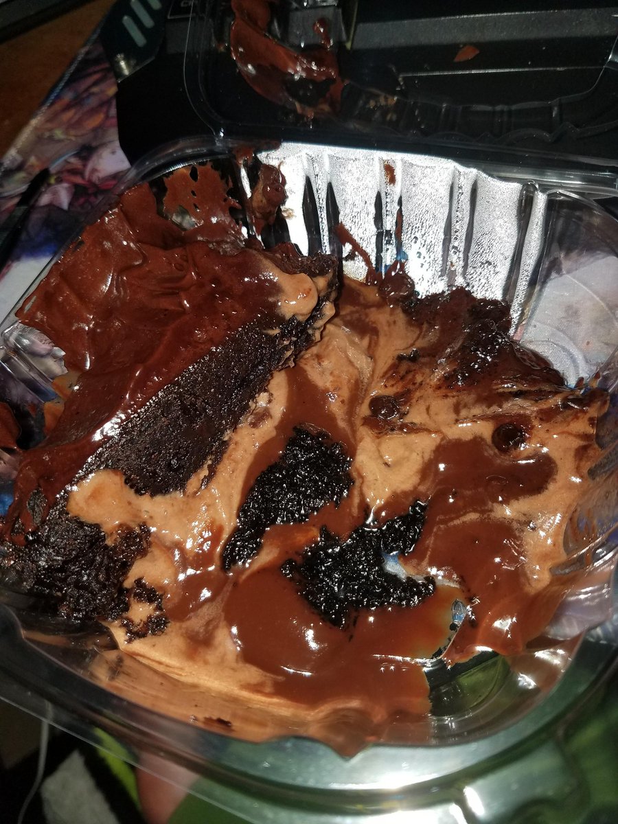 Kilala1148's tweet photo. @PuppetCombo This was supposed to be a slice of chocolate cake and this is how it was delivered... https://t.co/5ldcsdV3LV