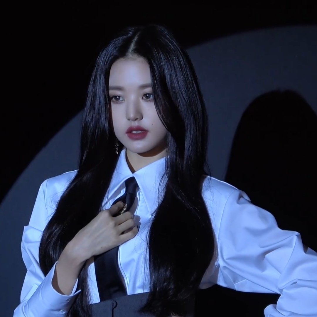 wonyoung pics tweet media