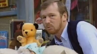 garybrannan's tweet photo. UK Gov treating the population like Matthew Corbett and Sooty.

“Sooty, you wouldn’t want a vaccine that late at night, you’d be all tucked up in bed!”

:thumps paw on worktop, whispers in ear:

“What’s that? You’d get one up your bum at four in the morning if they asked?” https://t.co/1GWuiDaosQ