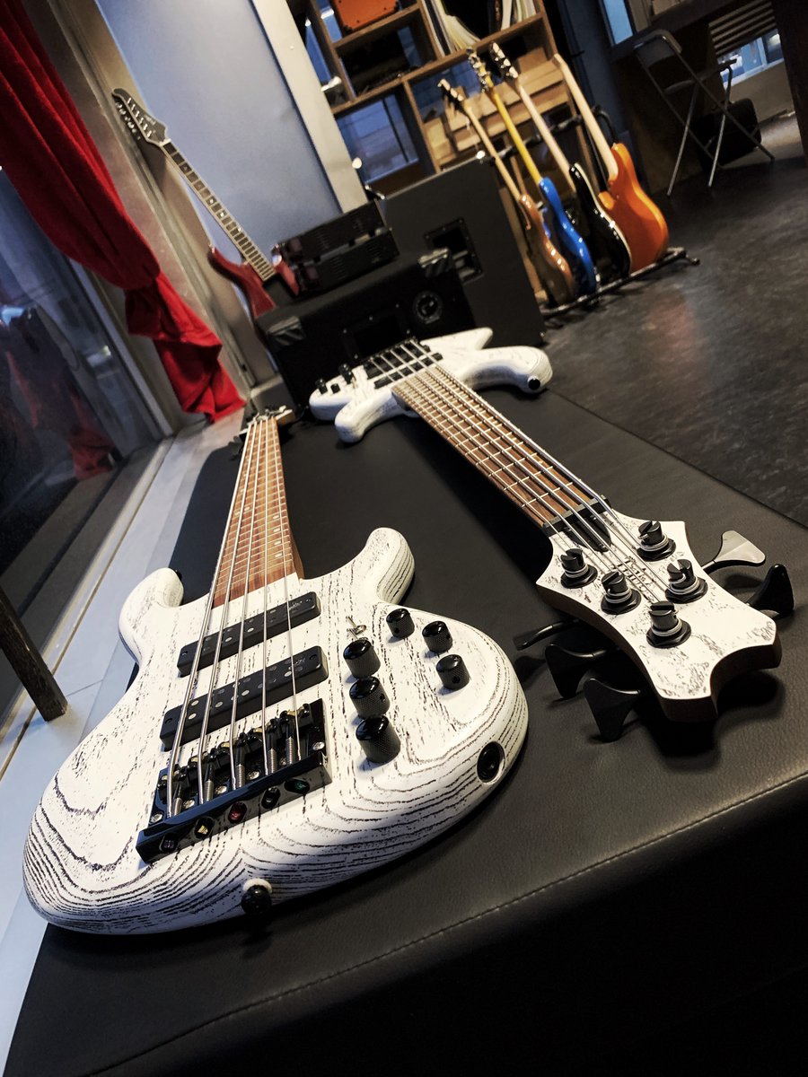 TribeGuitars's tweet photo. A cute couple of Avalanche 5 ready to meet their lucky 🇨🇭owners!
❤️🎸

#bassmusicianmag #weplaybass #bassplayers #bassmusician #tribeguitars #coverbaixo #contrabaixo #bassisti #bassist #bassgearmag #notreble #basstheworld #baixonatural #instabass #bassmag https://t.co/rSmjCsG2Ne