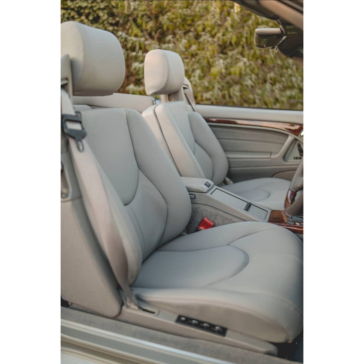 dclassauto's tweet image. Mercedes-Benz SL60 AMG which recently had the front and rear seats retrimmed, speaker grill covers made, bespoke floor mats, hood replacement and hard top retrimmed. #SL60 #AMG #dclass #dclassauto