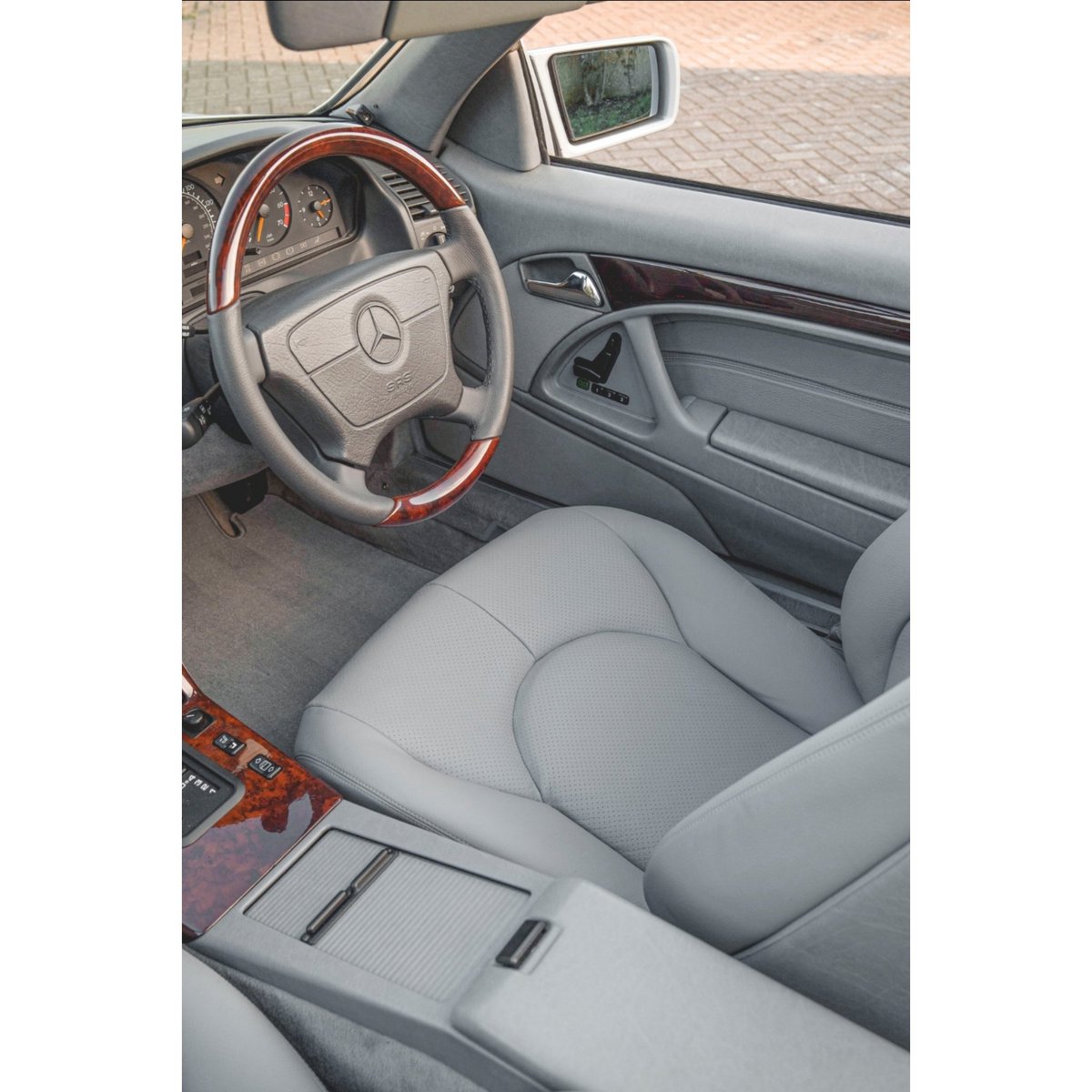 dclassauto's tweet image. Mercedes-Benz SL60 AMG which recently had the front and rear seats retrimmed, speaker grill covers made, bespoke floor mats, hood replacement and hard top retrimmed. #SL60 #AMG #dclass #dclassauto