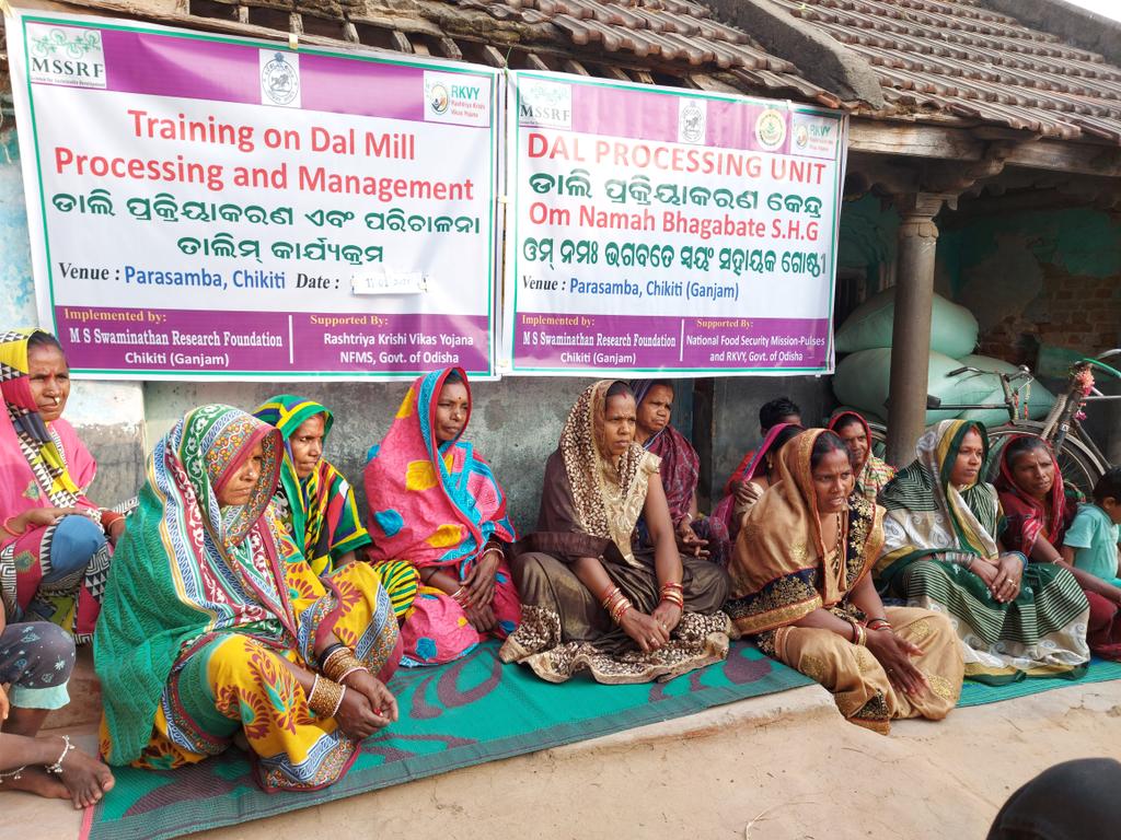 RVBhavani's tweet photo. Inauguration of #MiniDalMill #NFSM @Chikiti #Odisha @DRDAGanjam facilitated by @mssrf promotion of decentralized processing of pulses https://t.co/6ptwbDsL1u