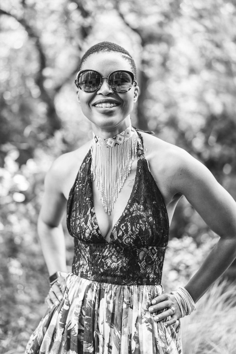 thandokadladla's tweet photo. The outdoors but make it fashion 🦚💜🍃
😎🕶 #Brentoni
#BrentoniEyewear
@MrsSAPageant
#MrsSA2020
#MrsSATop25
#SheIsBonafide 👑🌺 https://t.co/qCKewYUzSv