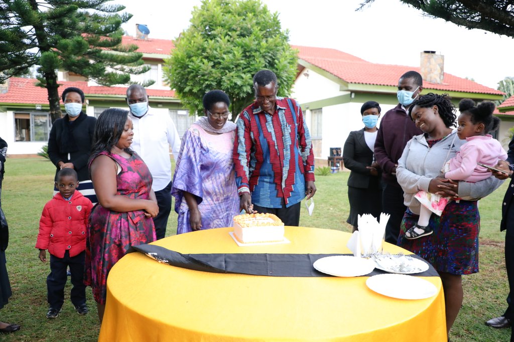 dkmaraga's tweet photo. Celebrating my 70th birthday with family. https://t.co/Ipp7JNBmYs