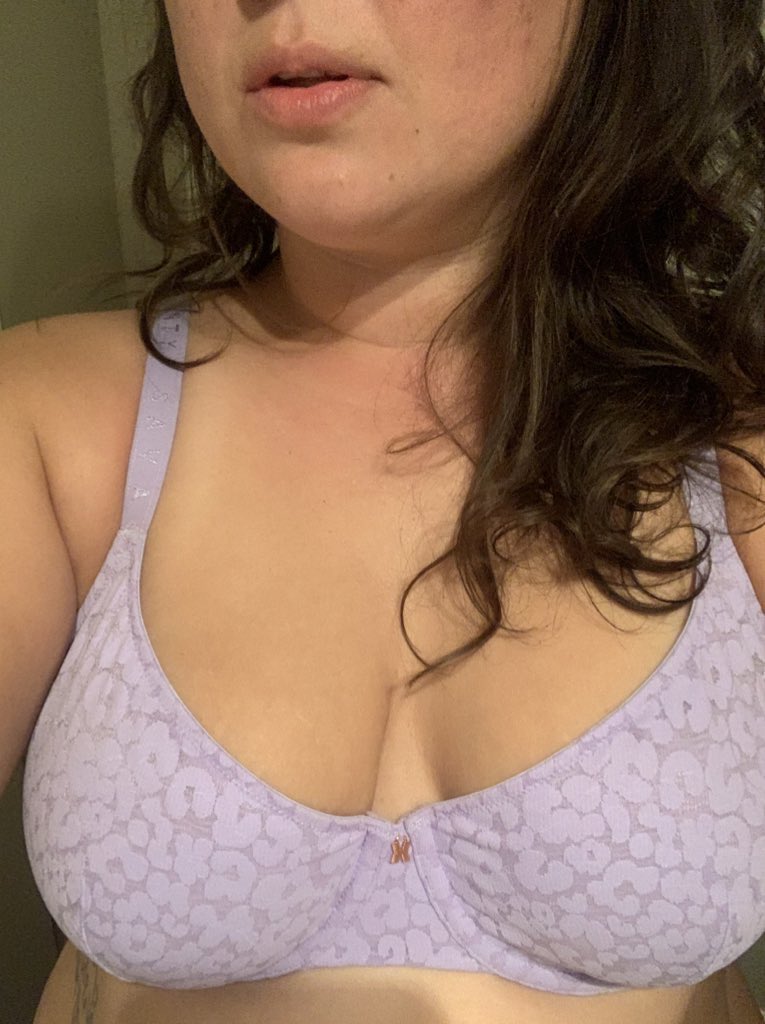 RoseKingman16's tweet photo. Feeling cute in purple. https://t.co/Hi3VR3dPZw