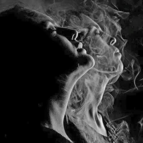 beenishji's tweet photo. جان ،،
مجھے افسوس ہے 
تم سے ملنے شاید اس ہفتے بھی نہ آ سکوں گا 
بڑی اہم مجبوری ہے 
جان ،،،،، 

تمہاری مجبوری کو 
اب تو میں بھی سمجھنے لگی ہوں 
شاید اس ہفتے بھی 
تمہارے چیف کی بیوی تنہا ہوگی 
#بازگشت_عشق 
#ہماری_جہت 
#میں_اور_میری_شاعری https://t.co/hiR0L8Fpye