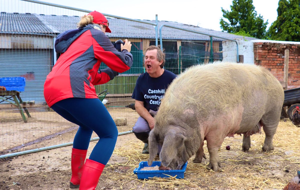 Farmily_buckets's tweet photo. Behind the scenes at Marlene’s Birthday in July, this photo makes me laugh. It’s so worth going back to see @caro_painter ‘s blog. It was so much fun. 
#caenhillcc #behindthescenes #behindthescenesonmonday #farm #farmlife #vlogging #shoutouts #makingavideo #video https://t.co/G8Zg48H9Xq