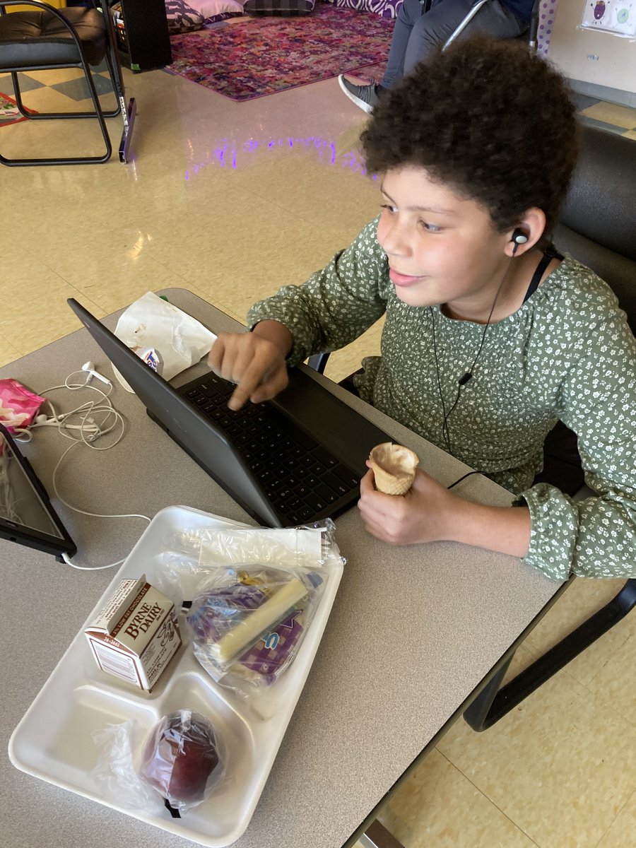 Windsor_CSD's tweet photo. Staying in Touch - mentoring program continues virtually at @Bell_Elementary. Read more: https://t.co/FylWyDJB78 https://t.co/30QIAMll4F