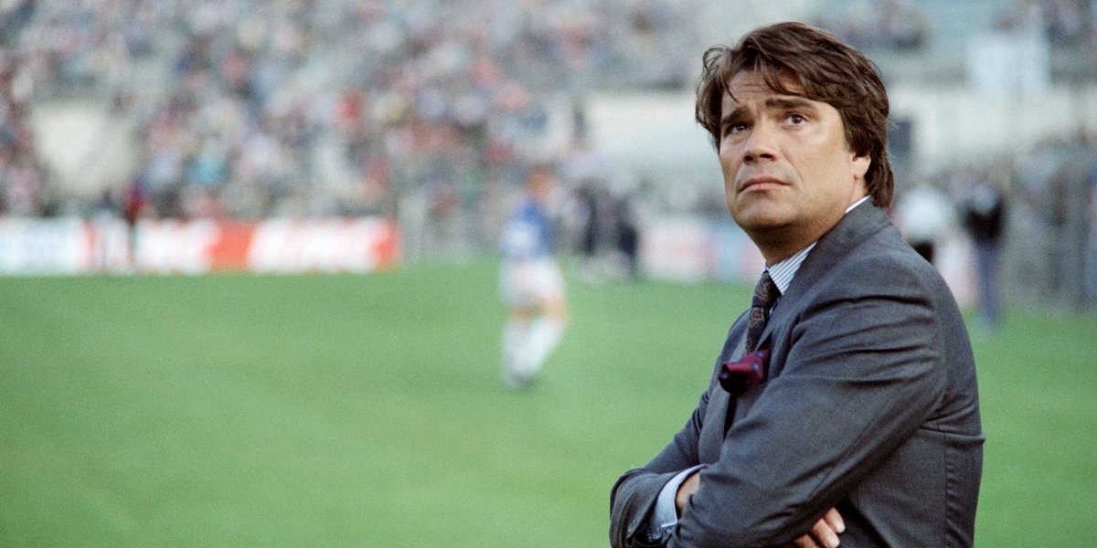 Contexte : avec l’arrivée de  @canalplus en 1984, celle de Bernard Tapie en 1986 à l’OM, le football français cherche à se renouveler. A la fin des 80’s, la rivalité Bordeaux-OM, qui jusque là était l’affiche vitrine en D1 va baisser en intensité, l’OM recherche un nouveau rival.