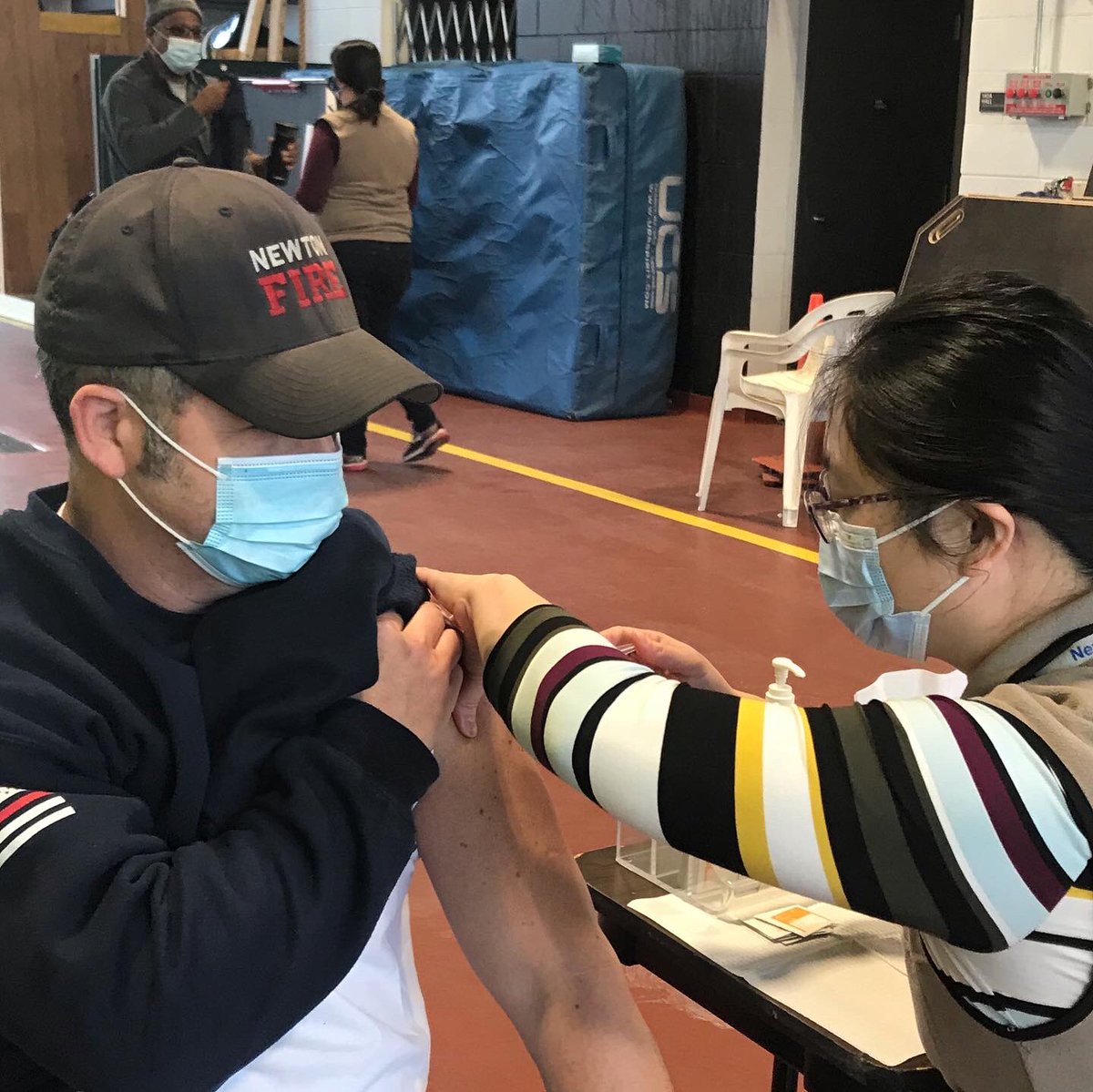 NewtonMAMayor's tweet photo. @NewtonHealth administered the first COVID-19 vaccinations this morning to first responders who have been on the frontlines of this pandemic. #CoronavirusVaccine #GetBackMA https://t.co/KVk5RzpChp