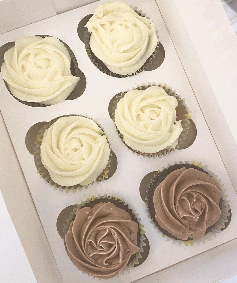 robyzbakery's tweet photo. Monday is a state of mind! Have a great week everyone!
#2MillionNinjas #cakeisamust #nacakewedeisell #nocap #davido #MondayMotivation #buynow #harvardcake #TuleChallenge https://t.co/cDU4D4ilEL