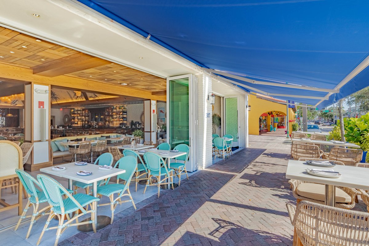 Weekend brunch should be nothing short of refreshing. Outdoor dining at @Lionfishdelray gives you exactly that. A beautiful setting, exquisite food, and a selection bottomless drinks make brunch -- it's the place to be on the weekend. Make a reservation: bit.ly/2LqtyIN