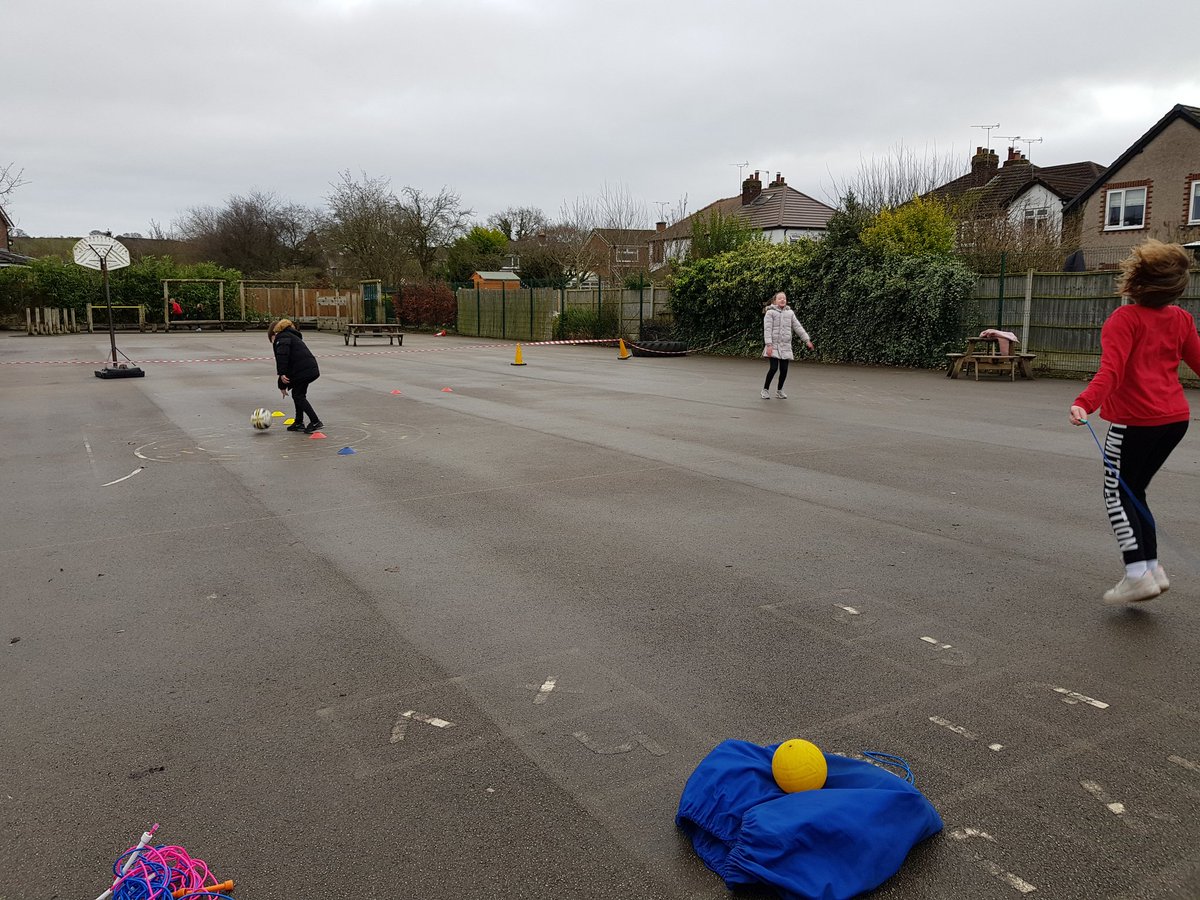 HMillSchool's tweet image. Team 6 bubble enjoyed their 'circuits' P.E. lesson.  What can you do in 2 minutes? #run #skip #starjumps