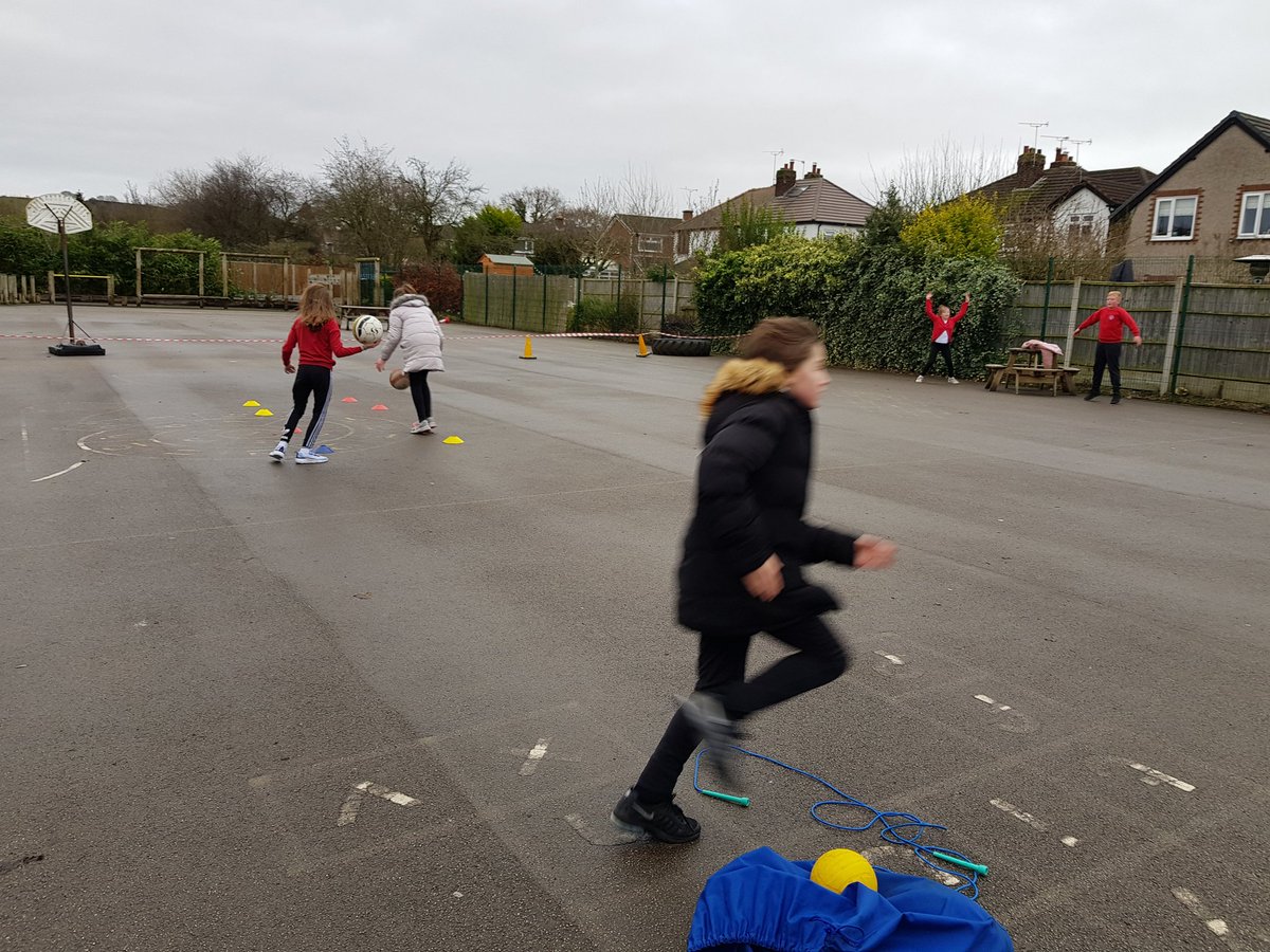 HMillSchool's tweet image. Team 6 bubble enjoyed their 'circuits' P.E. lesson.  What can you do in 2 minutes? #run #skip #starjumps