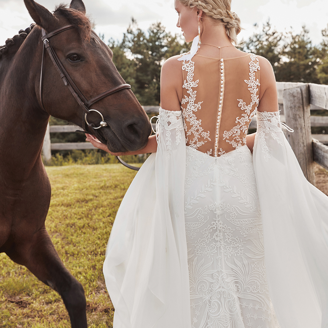 Unleash your free spirit with this sexy #boho #weddinggown. 💓 With detachable arm pieces to take you from day to night, subtle lace details and elegant pearl buttons, Ayana~LP2111 is the perfect pairing for your #outdoor dream #wedding!