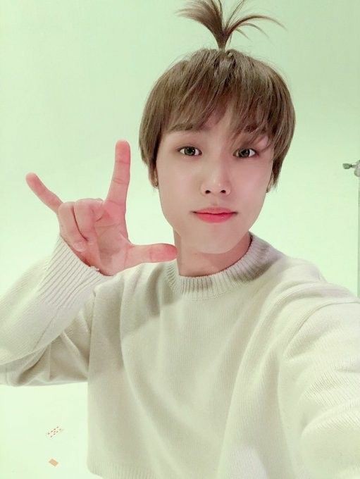 THEBOYZRPR's tweet photo. [#JACOB] Boa tarde, TheB's!!! Como vocês estão? Estou me sentindo muito bem nesse início de ano, tem tantos novos projetos sendo iniciados, mal vejo a hora de poder mostrar pra vocês! Estou com muita muita saudade. Ily ♡ https://t.co/AU03DEJ8lk
