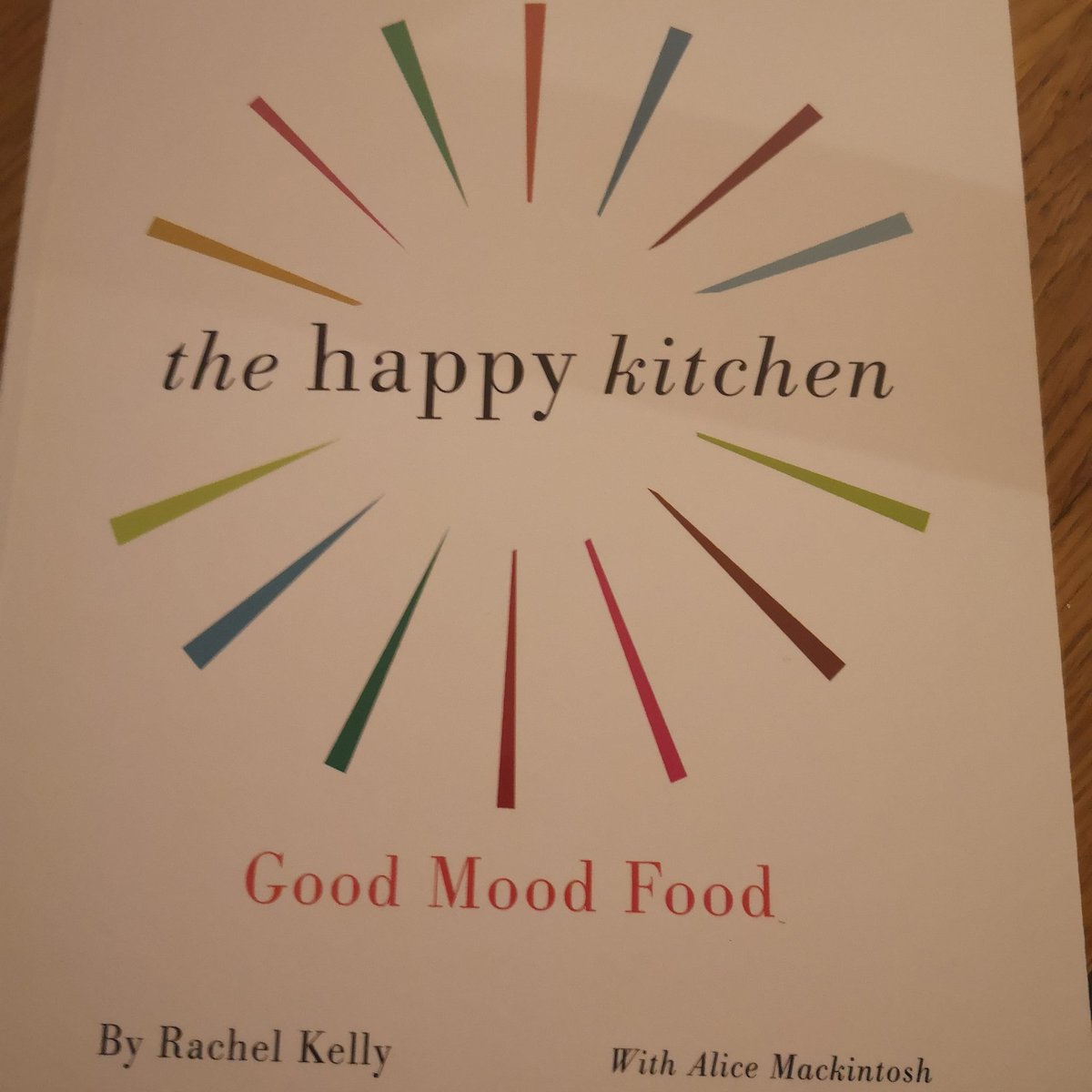mrsmburrows's tweet photo. A good read and will use findings on lessons to help students during these times #foodandmood #youarewhatyoueat #brainfood #happyself #wellbeing #healthylifestyle https://t.co/jaFAVSMw0d