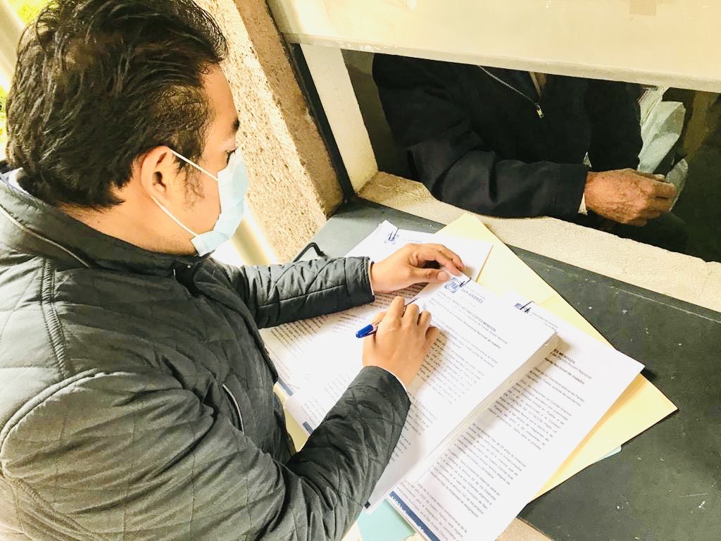 Acompañamos a nuestro presidente de <a href="/cdm_SanAndresCh/">PAN San Andrés Cholula</a> a <a href="/AccionNacional/">Acción Nacional</a> a entregar más de 600 firmas (75% del padrón) para solicitar nuevamente que en #SanAndrésCholula se respete el derecho de los militantes a elegir sus representantes 🗳 
#NoALaImposición
#SíAlCentroDeVotación