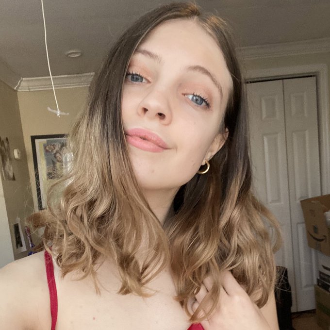 The face                     The ass https://t.co/FF9Nlc9IoL