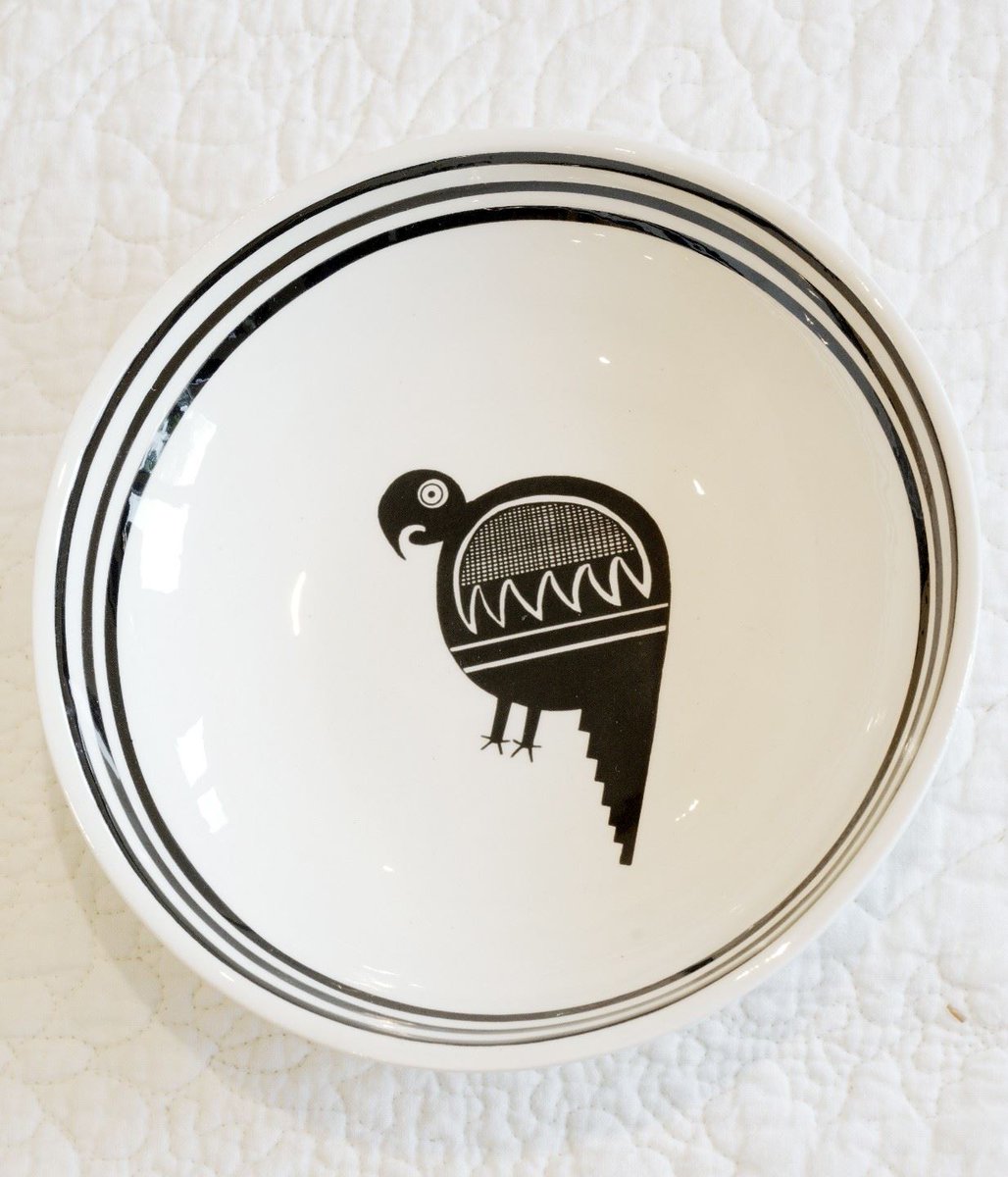 Last day to place your bid on these handmade bowls by Jim Wrinkler. Each bowl has its own beautiful design.
Visit here to place your bid:
estatesales.net/marketplace/it…

#nativeamerican #handmade #animals #plate