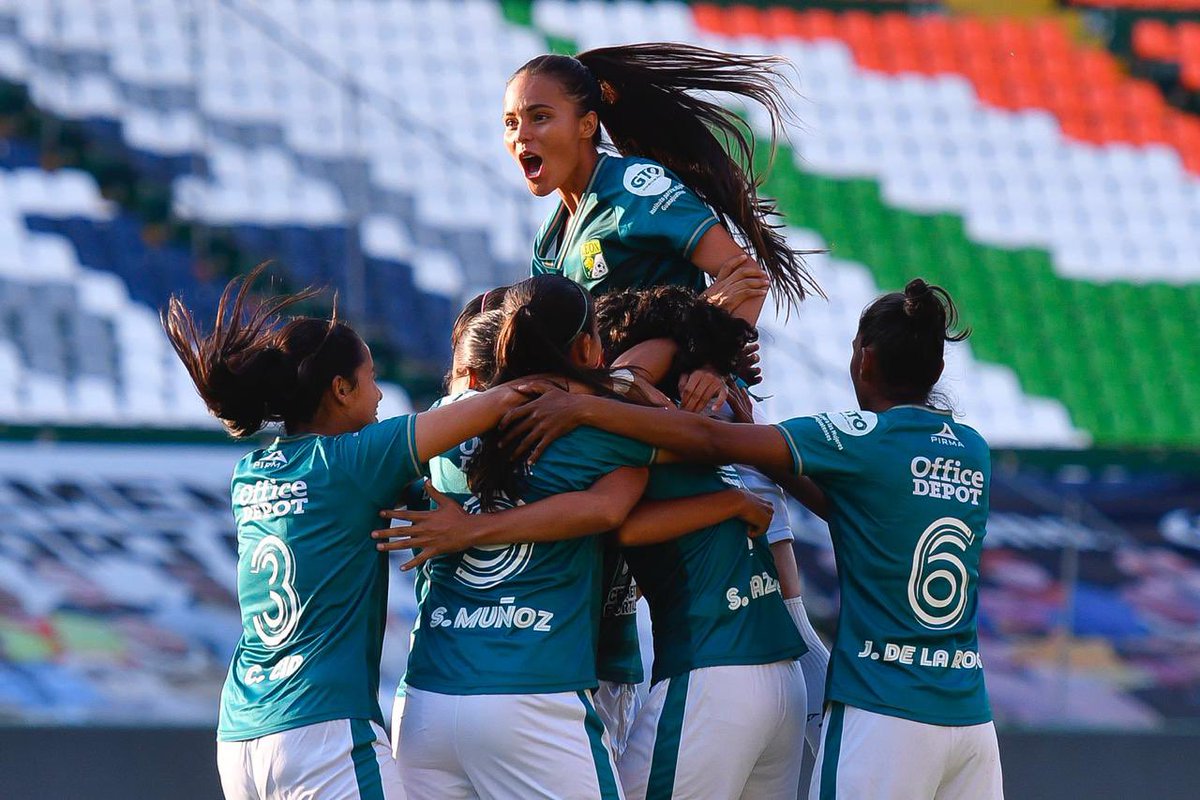 jmartinez_leon's tweet photo. Hoy inicia un nuevo torneo en la @LigaBBVAFemenil, una nueva etapa para @clubleonfemenil.

Confío plenamente en el talento de las jugadoras y en el trabajo de @anaya_scarlett, la mujer que hará historia como la primera entrenadora de Club León.

¡Mucho éxito! #SerFieraEsUnOrgullo https://t.co/SSKeSmqkDU