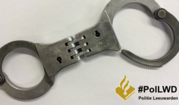 #Verwarde #man aangehouden door #politie omdat hij een woning in #Leeuwarden in brand wilde steken - ..