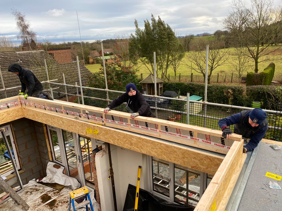 Windows5Star's tweet photo. Great to have the support of ultraframe in terms of an assisted fit by Mark Bowler who is guiding our lads through The fitting of their NEW prototype flat deck Orangery roof system. #OrangeryRoof #WarmRoof #UltraInstaller #UltraSky #LanternRoof #SipsPanels #ExtensionIdeas https://t.co/po1Er6rR48