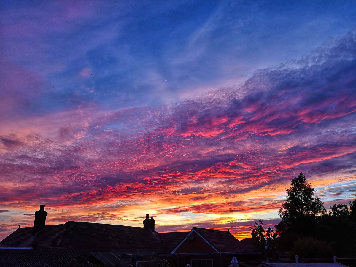 I'm bored, let's make a happy thread, share your best sunset pics. 