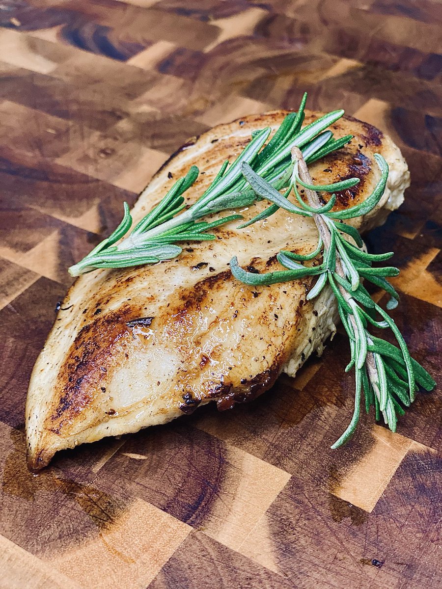 Don’t over complicate your chicken. Keep it simple and use quality ingredients. What we choose to put in our bodies today has a huge impact on our health later in life. #health #foodie #chicken #easypeasy