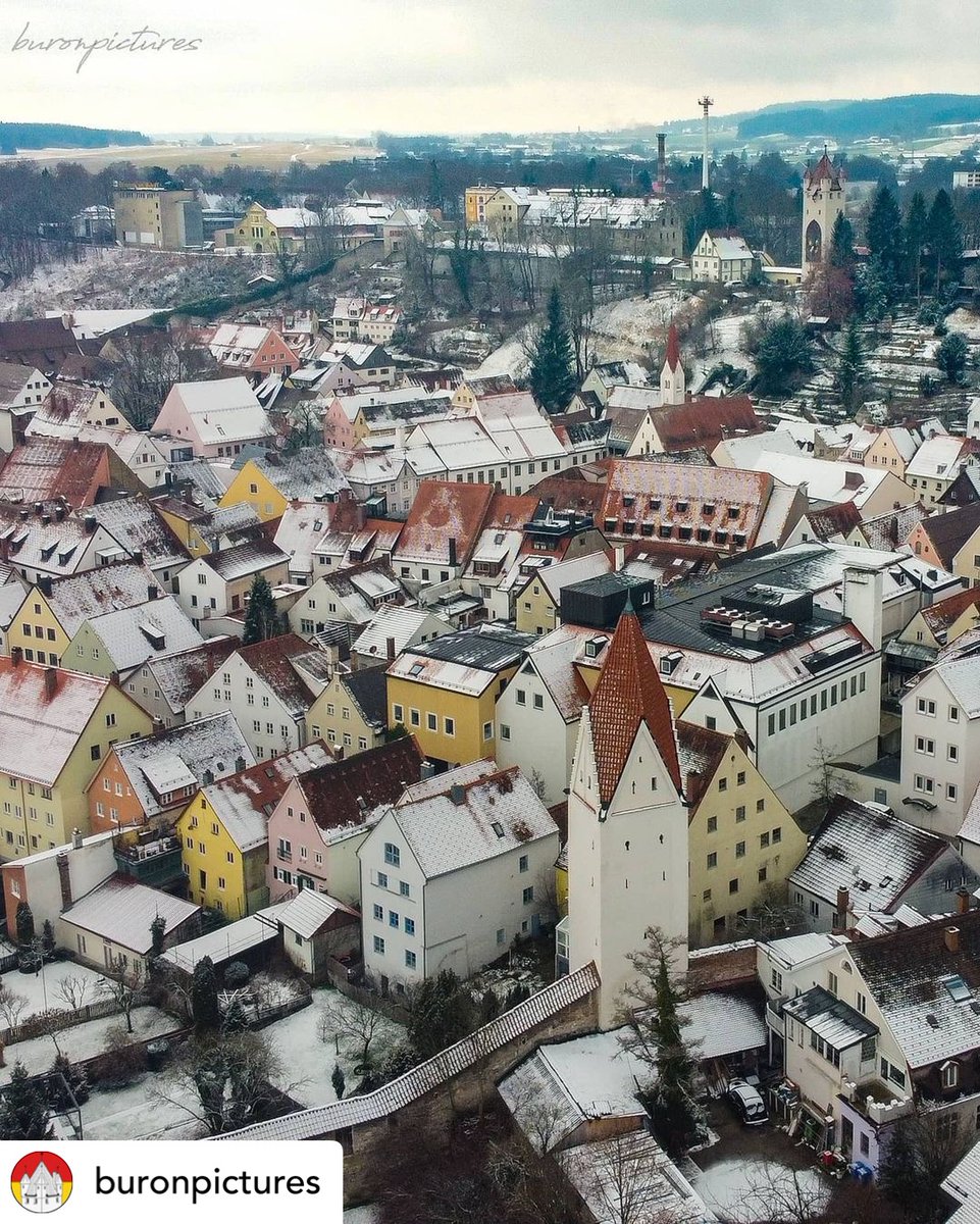 We love this photo from @buronpictures of our beautiful home town Kaufbeuren dusted with snow ❄️
​
Like our brewery, Kaufbeuren has a rich history and heritage and is full of traditional Bavarian charm  🇩🇪🍺
