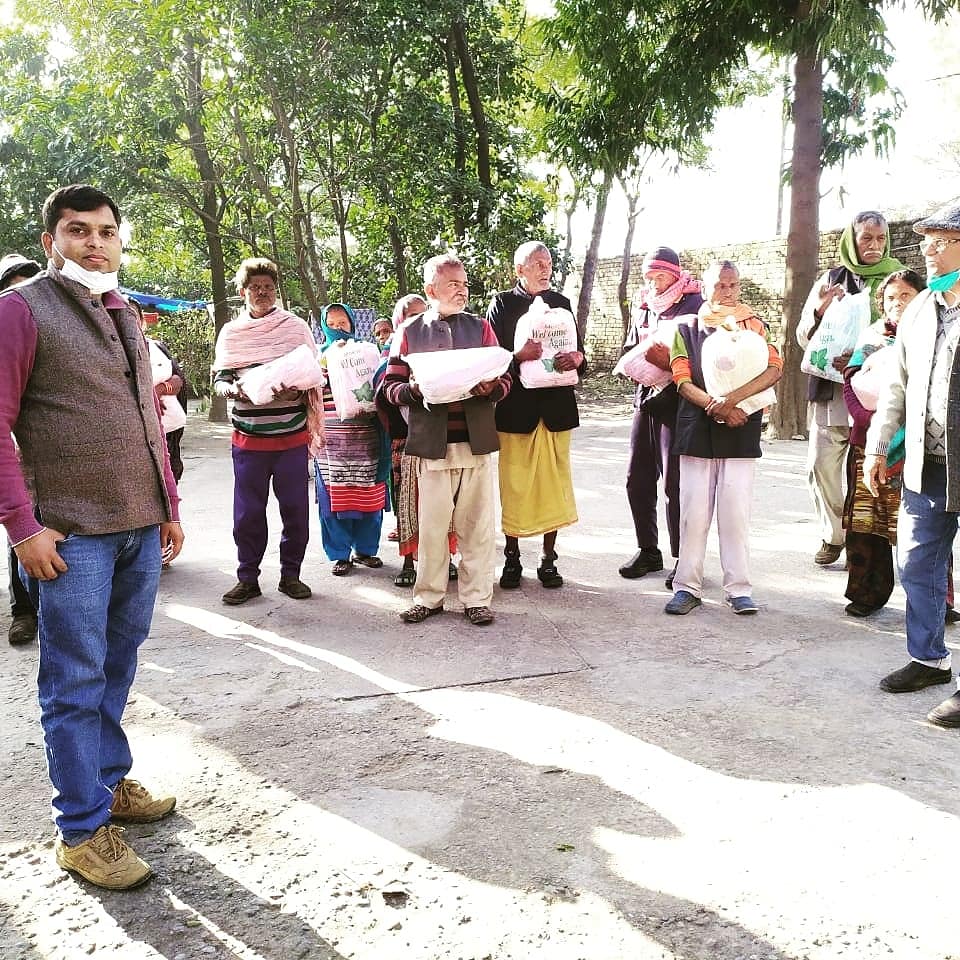 #Kambal #distribution #program #from #bharatvikasparishad #shakhapanchpuri #haridwar #at #chandidevi #chandighat #ganga  #motherganga  #blessings