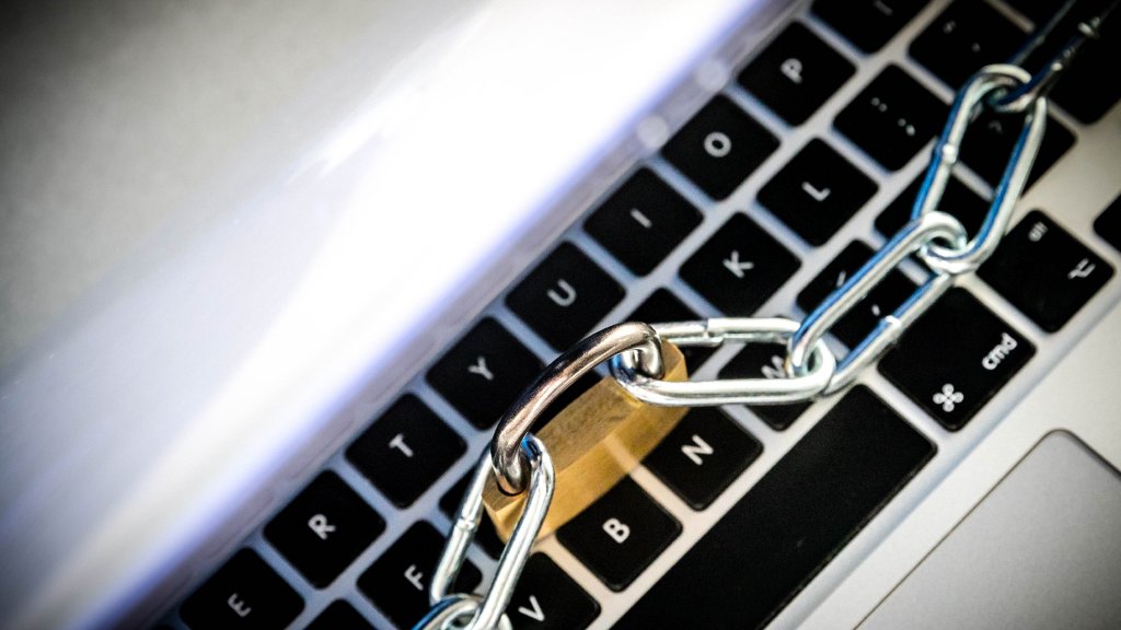 lecho's tweet photo. Les sites belges sevrés de données à cause d’une interprétation du RGPD
➡️ https://t.co/PW5AkY4FRL
✍️ par @maxsamain | @LaFeWeb #RGPD #Technologie https://t.co/JmJC8V5CLb